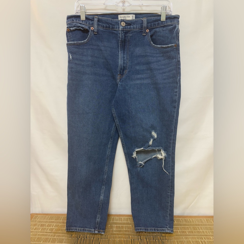 Abercrombie and Fitch The Mom High Rise Jean Size 30/10s